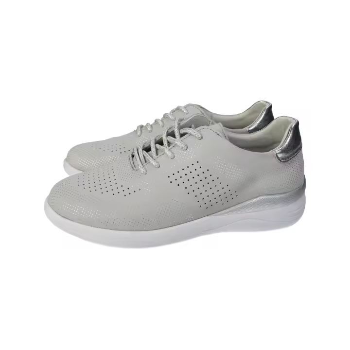 Deportivos marca DOCTOR CUTILLAS para mujer en color plata. Zapatillas Deportivas De la marca Dr CUTILLAS de piel muy suaves y ligeras diseñadas para pies delicados - 1
