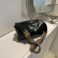 Bolso Bandolera De Cuero PU Vintage Para Mujer Pequeño Bolso De Mano Y Monedero Estilo Casual Viaje Decoración Sin Cierre De Cremallera - details 19