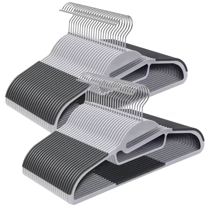 SONGMICS 50 Perchas de Plástico, Apertura en Forma de U, Antideslizantes, Ahorro de Espacio, 0,5 cm de Grosor, 41,5 cm de Largo, Gancho Giratorio 360º, Gris Claro y Gris Oscuro - 1