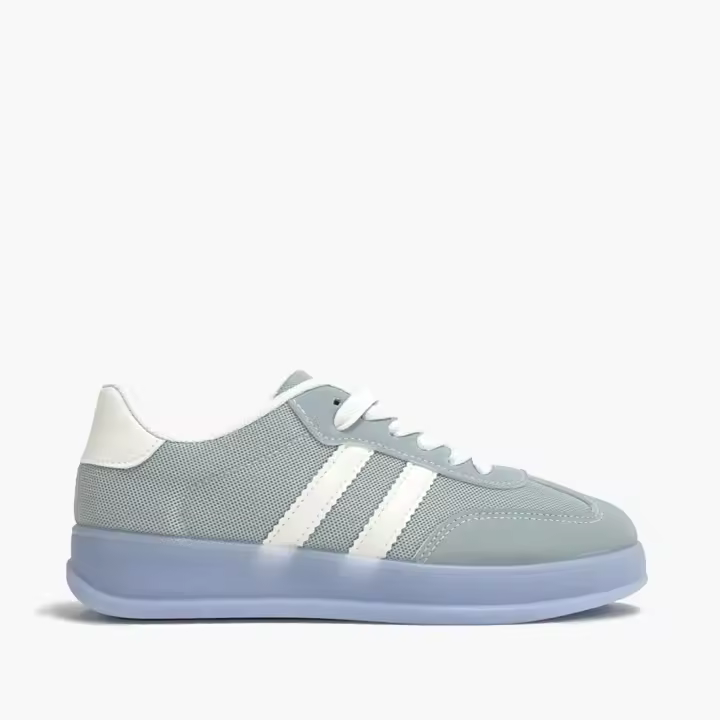 Deportivas azules con suela flexible y translucida - Zapatillas azules de mujer - 1