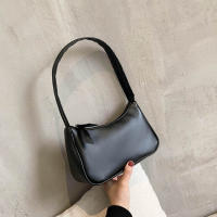 Bolso De Hombro Para Mujer En Cuero PU Elegante Y Sólido Bolso De Axila De Lujo Diseñador De Alta Calidad Estilo Fashion - details 5