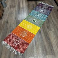Preciosa alfombra para yoga 7 chakras. 100% algodón. Hecho a mano en la India. Es un producto perfecto para estudios de yoga o meditación. Medida: 60 x 200 cm. Raíz,  Sacro, del Plexo Solar, del Corazón, Garganta. Tercer Ojo, coronilla. awartisan - details 2