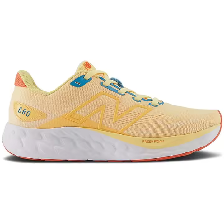 Calzado New Balance modelo Fresh Foam 680 V8 en color White Peach - 1