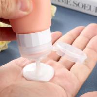 Paquete de 4 botellas de viaje de silicona a prueba de fugas aprobado por la TSA (90mL) para champús, lociones y artículos de tocador, sin BPA certificado por la FDA - details 2