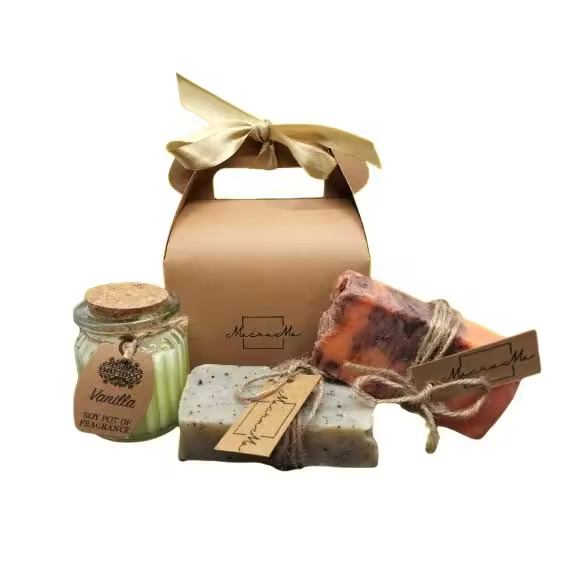 Pack caja de Regalo Macruma de Jabones Artesanos con aceite de oliva y esencias naturales mas Vela de Soja Natural. - 1