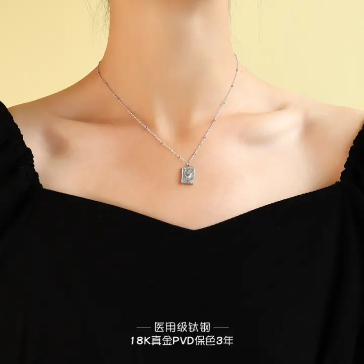 Encanto Collar con colgante de corazón de naipes de estilo europeo y americano, cadena de clavícula encantadora para mujer, cadena de clavícula de acero de titanio y oro de 18 quilates, joyería de acero inoxidable de moda - 1