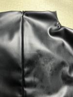 Vestido Mini De Cuero PU Estilo Europeo Y Americano Con Cuello Erguido Y Sin Mangas Pleated Irregular Para Mujer - details 6