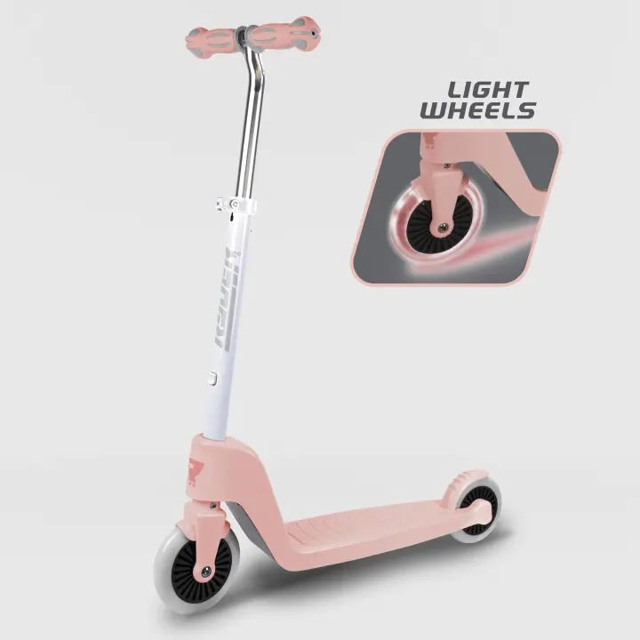 Patinete infantil Choose your Color 2 Ruedas Ryder, Rosa pálido con LUZ en las ruedas (4490) Scooter con puños ergonómicos y base antideslizante. Ligero y veloz. Calidad al mejor precio. Seguridad según normativa CE. +3 años - 1