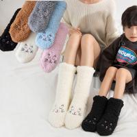 Calcetines De Plush Gruesos Y Cálidos Para Otoño E Invierno Calcetines De Gato Lindo Medio Calcetines Para Dormir En Casa Cómodos Y Suaves Para Mujer - details 1