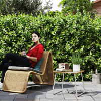 Outsunny Mesa de Jardín de Ratán Sintético Mesa para Exterior con Encimera de Vidrio Templado y Patas Ajustables Mesita Auxiliar para Patio Terraza Balcón Natural y Blanca - details 1