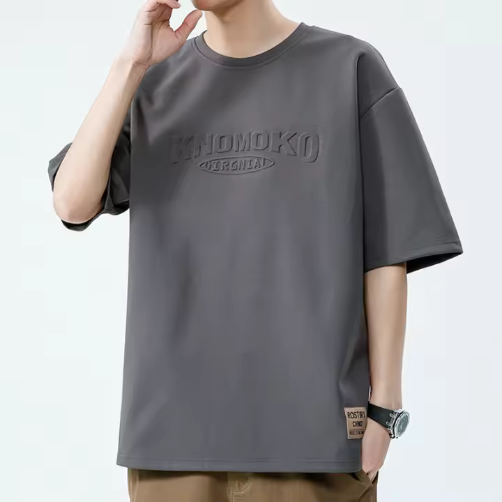 Camiseta De Manga Corta Para Hombre Gris Oscuro Estilo Retro Americano Verano 2024 Nueva Con Detalle Embossado Suelta Y Versátil Cuello Redondo Tendencia - 1
