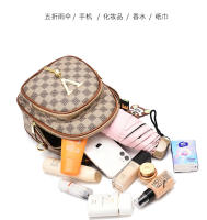 Mochila Vintage a Cuadros Para Mujer Estilo Girly Con Contraste De Hombros Mochila Redonda De Moda Cruzbody Sencilla Con Costuras Material PVC - details 11