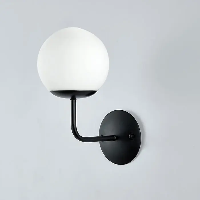 BIT Candelabro de pared dorado para baño, accesorio de luz negro, luces de pared modernas para dormitorio interior con sombras de globo de cristal mate - 1