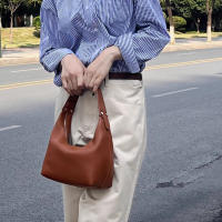 Bolso De Hombro Para Mujer 2024 Estilo Retro De Moda Cuero PU Vegano Chic Small Tote Bolso De Mano Diseño De Lujo Bolsos Para Dama - details 13