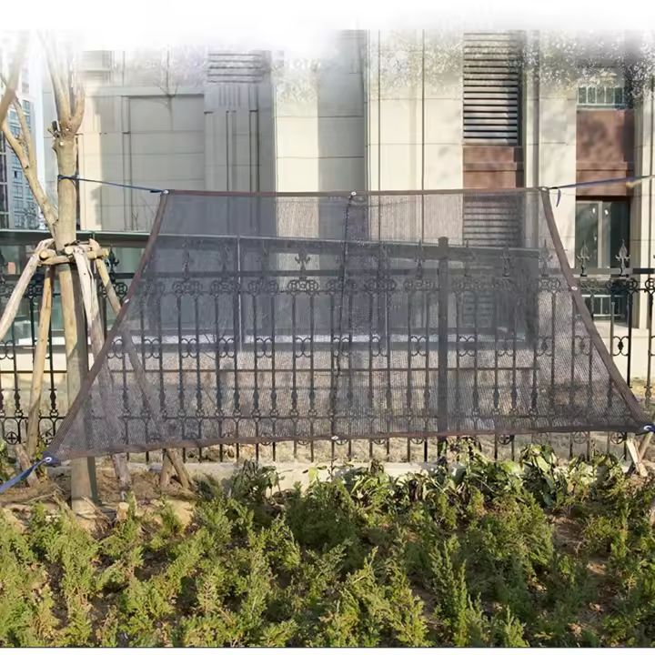 Malla de sombra de HDPE transpirable que protege contra los rayos UV del 50 al 60 % para terrazas de jardines, invernaderos, graneros o perreras (3 × 6 m) - 1