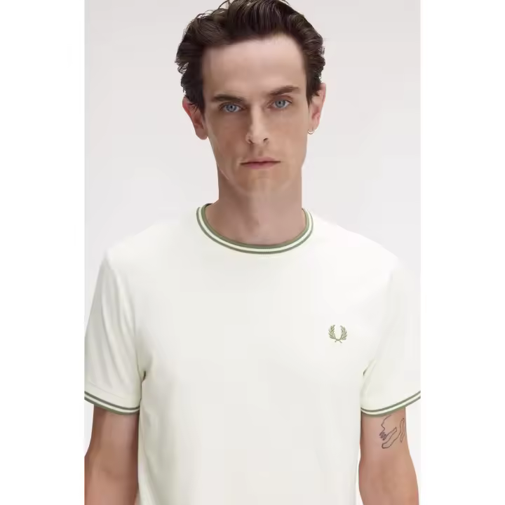 CAMISETA FRED PERRY BLANCO ROTO RIBETE VERDE SECO - 1