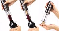 Sacacorchos silvano,automático, fácil de usar. Rápido y eficiente, pulsándo solo un botón. Compatible con diferentes tipos de corchos. Usa pila AA Iincluidas, incluye una peana para colocar el sacacorchos. - details 0