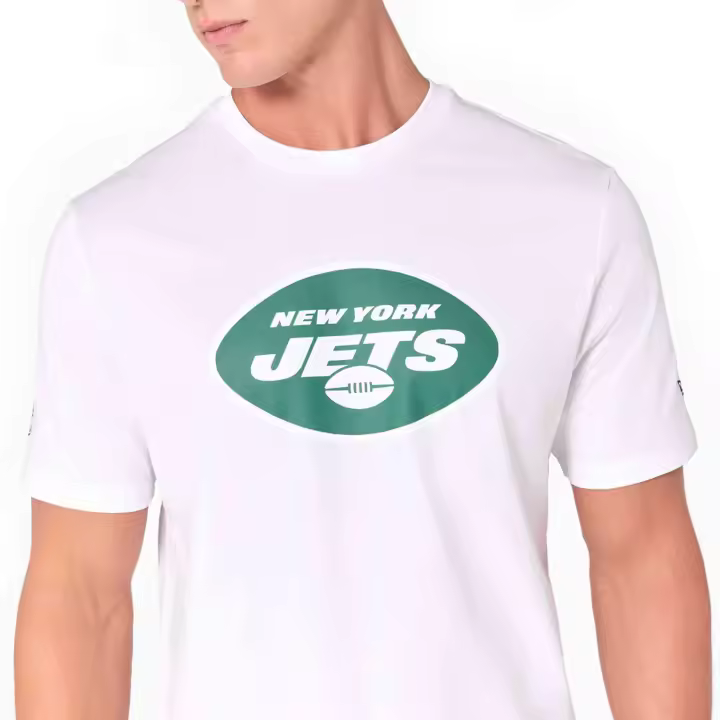 NOS NFL REGULAR TEE NEYJET WHI: Camiseta NFL Regular New York Jets en blanco. Confort y estilo para los fans que buscan una camiseta cómoda para lucir su apoyo a los Jets con diseño clásico y moderno. ✅ Entrega 24/72h a España (península). - 1