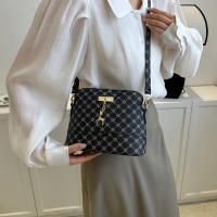 Bolso De Hombro Para Mujer En Cuero PU Con Colgante De Ciervo Y Forma De Concha Bolso Cruzado Pequeño Moda Bolsos - details 14