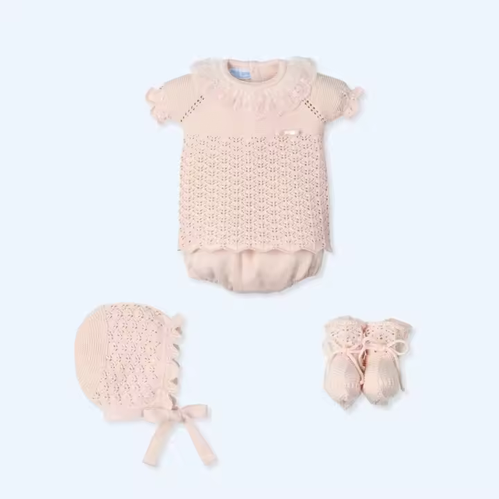 Traje 4 Piezas M/C corto culotte, patucos y capota. TUL BORDADO GEORGEOUS MAC ILUSION M9637 Mac Ilusion Ropa Bebé Niña Conjuntos con Pololo Conjuntos Braguita y Faldita Prematuros Ropa Recién Nacido Primavera-Verano 2025 - 1