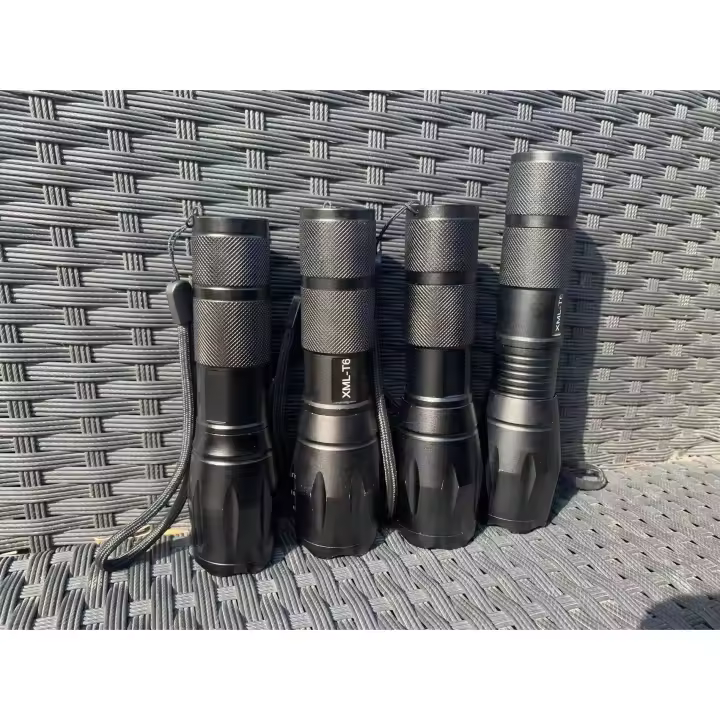 Linterna de luz potente con zoom telescópico para uso doméstico, exterior, pesca nocturna, conducción nocturna, fácil de llevar. - 1