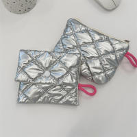 Bolso De Mano En Miniatura De Plástico PU Con Cierre De Cremallera Estilo Fashion Para Mujer Geométrico Para Almacenar Monedas Maquillaje Llaveros Labiales Cable De Auriculares Y Datos - details 2
