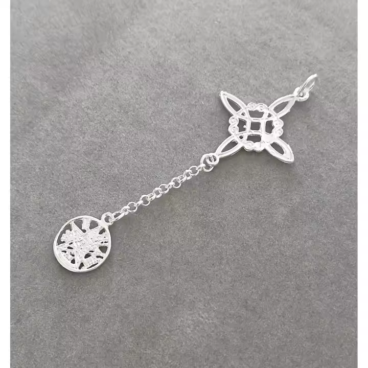colgante amuleto doble protección nudo de bruja y tetragrámaton plata de ley-40ycuatrojoyeria - 1