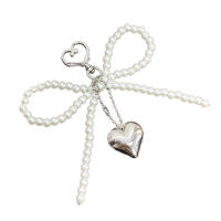 Llavero Hecho a Mano Con Perlas Y Diamantes En Forma De Borde Corazón Decoración Elegante Para Bolsos Y Teléfonos Móviles - details 5