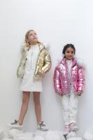 PETIT ALO - Abrigo Dorado Puffer Acolchado Efecto Metalizado tipo Plumas para Niña Abrigo con Capucha y Pelo - details 2