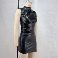 Vestido Mini De Cuero PU Estilo Europeo Y Americano Con Cuello Erguido Y Sin Mangas Pleated Irregular Para Mujer - details 2