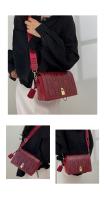 Nuevo CH Letra en relieve Bolso de hombre senior SENTIDO DE Nicho retro Pequeño Bolso Cuadrada crossbody Bolso de las mujeres - details 5