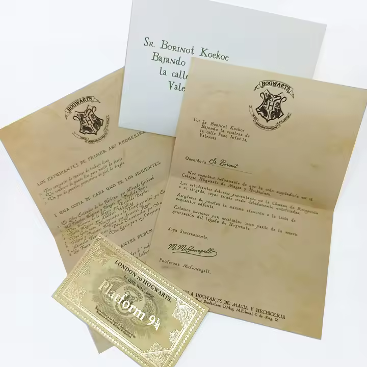 AKARURE Carta Aceptación Escuela de Magia Personalizada en Español con Lista de Materiales - 1