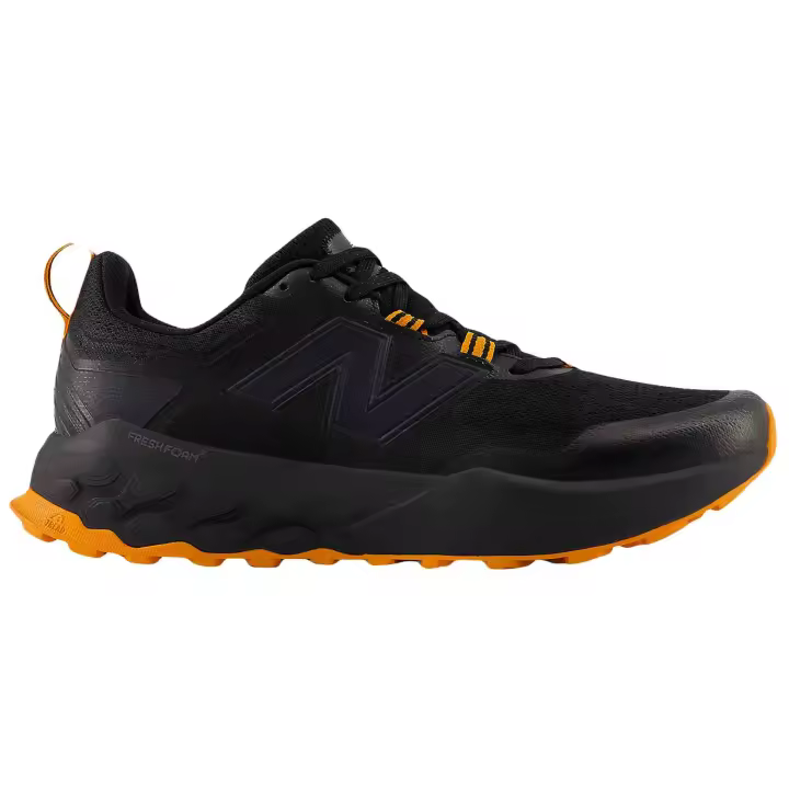 Calzado New Balance modelo Mtgaro en color Negro - 1