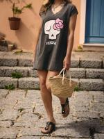 Vestido Ama de Aire Retro. Vestido de algodón con calavera frontal súper icónica de la marca. Estas prendas han sido tratadas una a una con un proceso de desteñido, presentan un aspecto irregular para darle un toque VINTAGE. - details 4