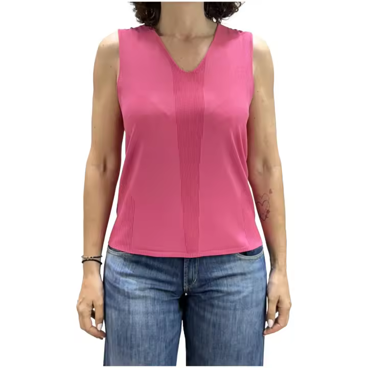 Top de Punto CARTA LIBERA sin Mangas y Cuello Pico Color Fucsia - 1