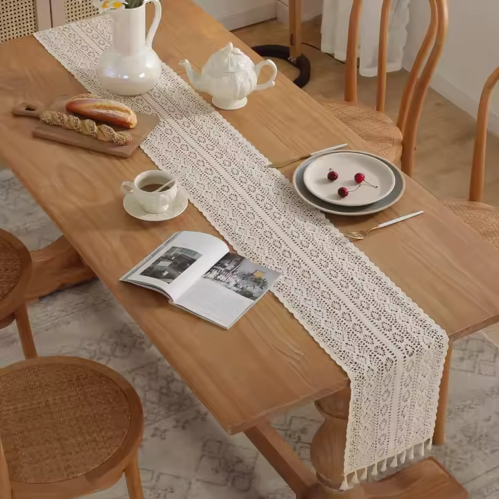 Camino de Mesa Bohemio, Camino de Mesa Rústico de Estilo Rústico con macramé y borlas ha hecho una mano (beige, 24x140 cm) - 1