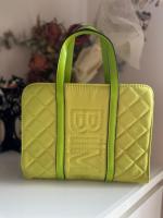 Bolso Mediano de Nylon Verde - Estilo moderno y funcional - details 0