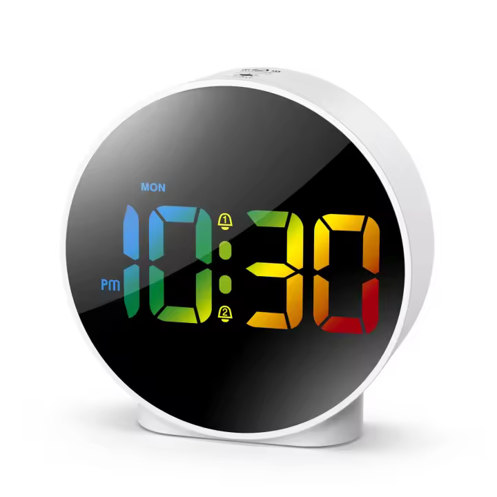 Reloj despertador digital, despertador con pantalla LED colorida para Mesita de Noche, reloj digital con batería o USB con función de repetición, brillo de 4 niveles, para personas que se pueden ver profundamente - 1