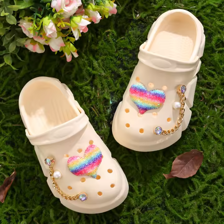 Clogs Casuales Para Niñas Con Decoraciones De Corazones Secado Rápido Ligeros Y Antideslizantes Adecuados Para Baños Internos Y Externos - 1