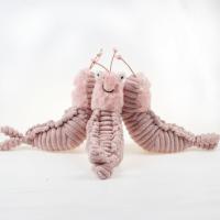 Peluche de camarón Pippi de 22 cm, muñeco de peluche de camarón rosa, bonito muñeco de peluche, bonita decoración para el sofá del hogar - details 4