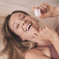 Bálsamo Labial Reparador Fresa - Alma Secret - Labios hidratados, lisos y jugosos durante todo el día. - details 2