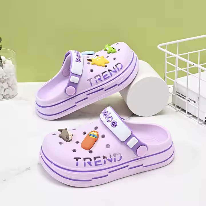 Zapatillas De Jardín Para Niños Y Niñas Con Encantos Ligeros Y Cómodas Antideslizantes Sandalias Huecas Para Verano Para Niños Y Niñas - 1
