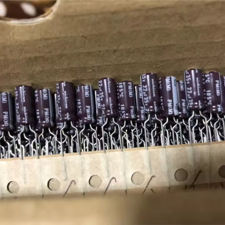 Capacitor Electrolytico De Aluminio NICHICON PM Serie 22uF 35V 5x11mm Bajo Impedancia Para Automóviles 100 Piezas 2024 - 1
