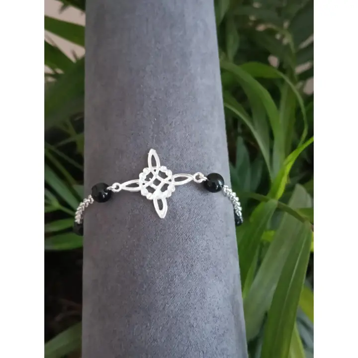 pulsera plata de ley amuleto nudo de bruja y piedra ónix.40ycuatrojoyeria - 1