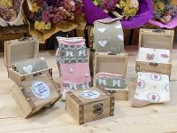 Calcetines de mujer estampados en cofre de madera de regalo: 3 Pares surtidos en baúl de madera para regalos originales en cumpleaños, amigo invisible, Navidad y aniversarios. - details 4