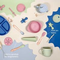 Conjunto de Vajilla Orgánica de Silicona para Bebé Althea Living - 8 piezas: Plato Harvard y Bol con Ventosa, Vaso de Aprendizaje, Cubiertos con Mango de Bambú, Babero - details 4