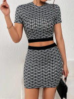 Conjunto De Dos Piezas Con Estampado En Todas Las Partes Falda Y Camiseta Cintura Elástica Estilo Casual Para Mujer - details 0