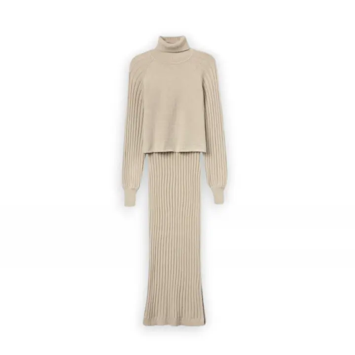 Vestido Tiffosi Titania beige, de punto canalé con cuello redondo y manga larga. - 1