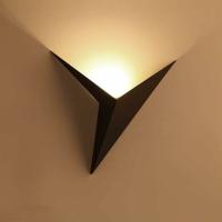 Aplique de pared LED para interiores de 3 Wcreativo aplique de pared triangular negroaplique de pared de metal blanco cálido moderno para dormitoriosala de estarescalera - details 2
