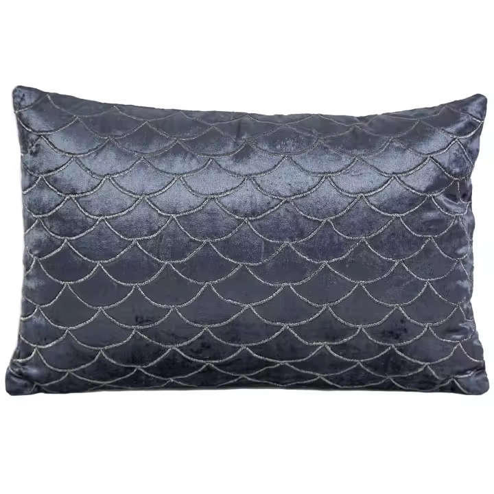 Cojin terciopelo bordado Poliester 100% Azul noche 45x30x10cm. El mejor complemento para tu hogar. - 1